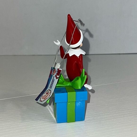 Christmas Ornament The Elf On The Shelf 2024 Sitting Present Ruz Santaverse - Picture 5 of 6